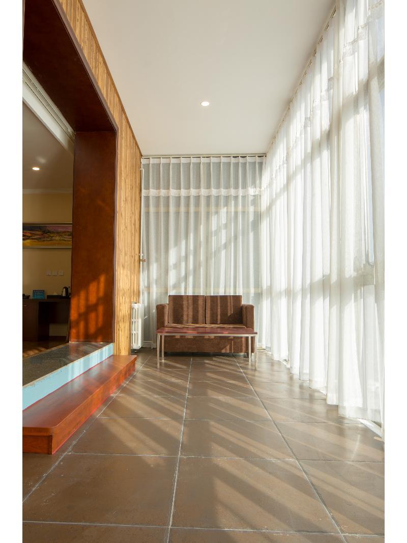 Hill Lily Hotel Beijing Bagian luar foto